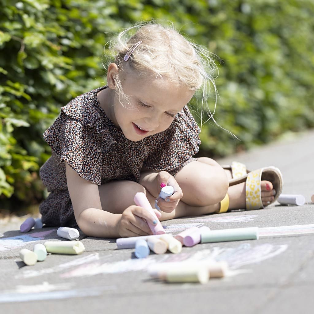 34469999_1775634661 Creativ gatvės kreida