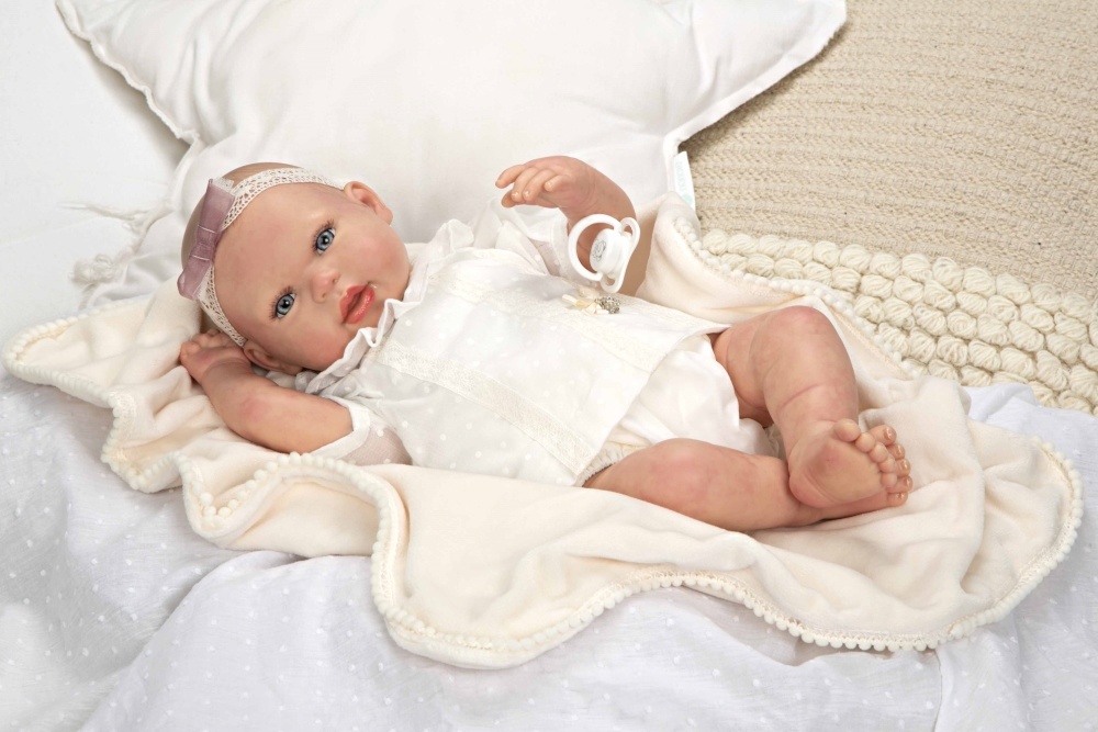 reborn-lelyte-baltais-rubeliais-mergaite-45-cm_1431 Reborn lėlytė baltais rūbeliais, mergaitė, 45 cm