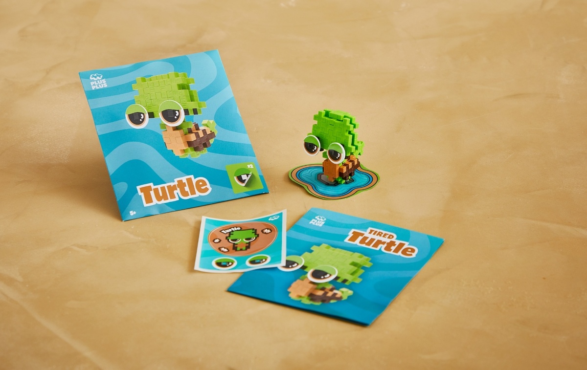 4371turtleenvelopeflyersticker_1784009585 Plus Plus konstruktorius GYVŪNĖLIS - apsnūdęs vėžliukas