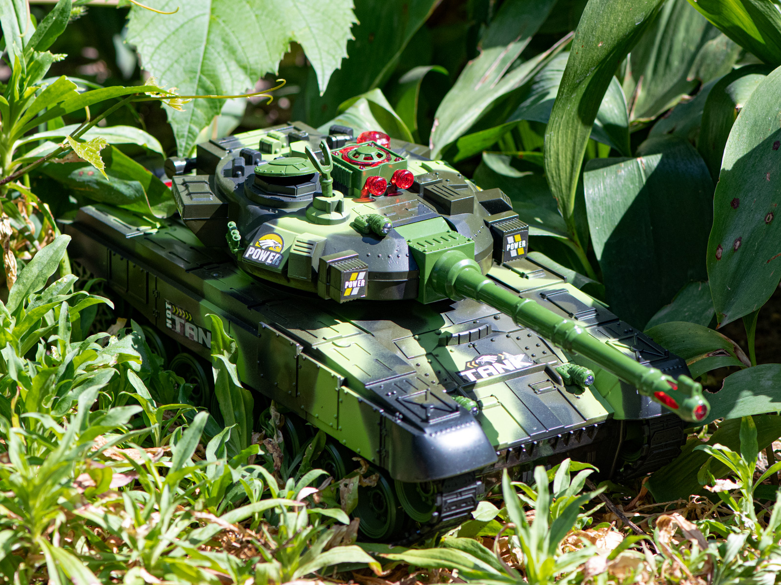 Czolg-RC-War-Tank-9993-2-4-GHz-kamuflaz-lesny-138218 RC karo tankas 9993 2,4 GHz miško kamufliažas