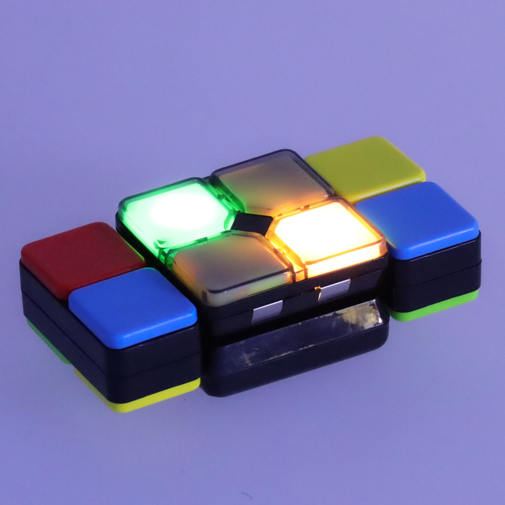 Gra-zrecznosciowa-kostka-logiczna-LED-162060 LED dėlionės kubas arkadinis žaidimas